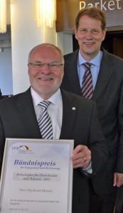 Gero Storjohann gratuliert Botschafter Eddy Münch im Friedrichstadtpalast - Bild